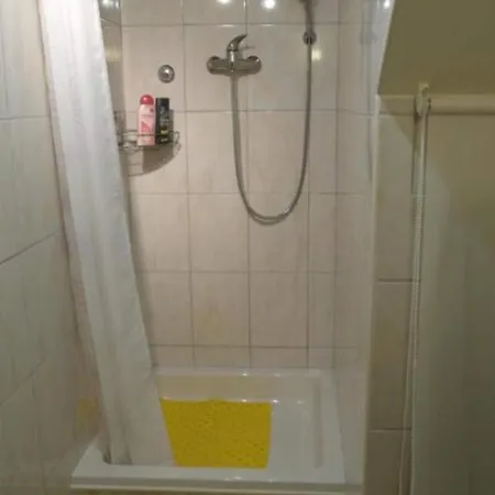 公寓 One Bedroom With Terrace *