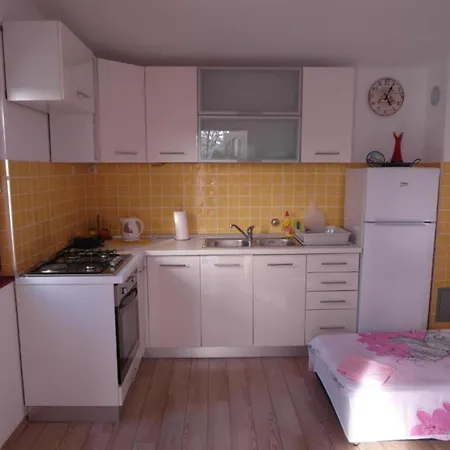 One Bedroom With Terrace Apartment *