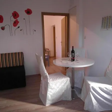 One Bedroom With Terrace Apartment *